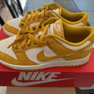 Nike Mustard and White Low-Top Sneakers